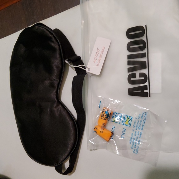 Slumber Bear Eye Mask With Ear Plugs - Picture 3 of 4